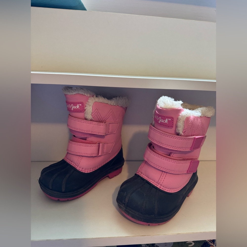 Girls 7c cat & jack winter boots.